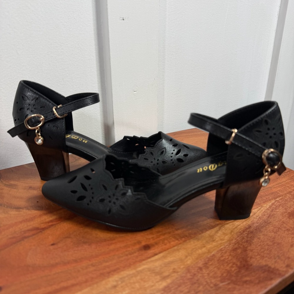 DingDou Black Laser Cut Ankle Strap Heels‎ Women Size 35